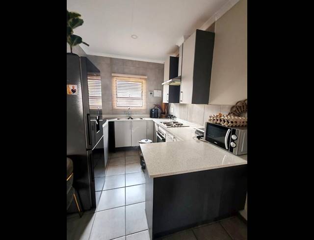 2 BEDROOM APARTMENT FOR SALE IN WITPOORTJIE